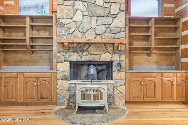 519 Fox Run Dr, Taylorsville, KY 40071