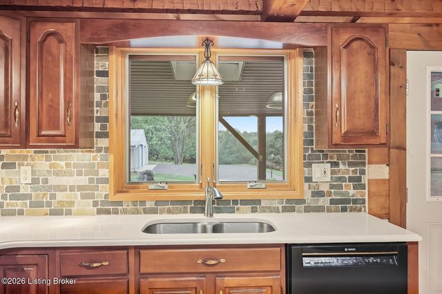 519 Fox Run Dr, Taylorsville, KY 40071
