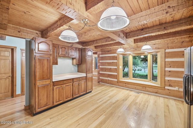519 Fox Run Dr, Taylorsville, KY 40071