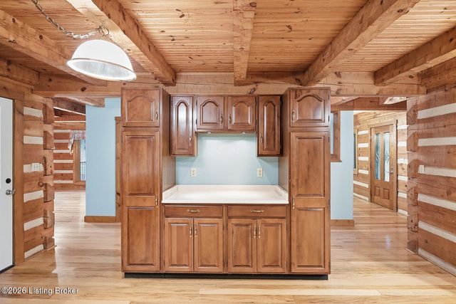 519 Fox Run Dr, Taylorsville, KY 40071