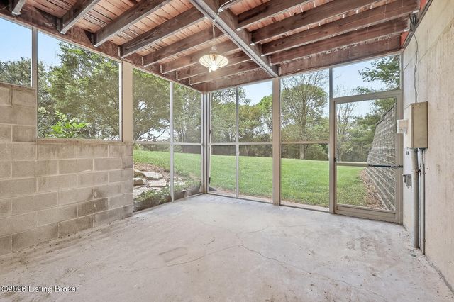 519 Fox Run Dr, Taylorsville, KY 40071