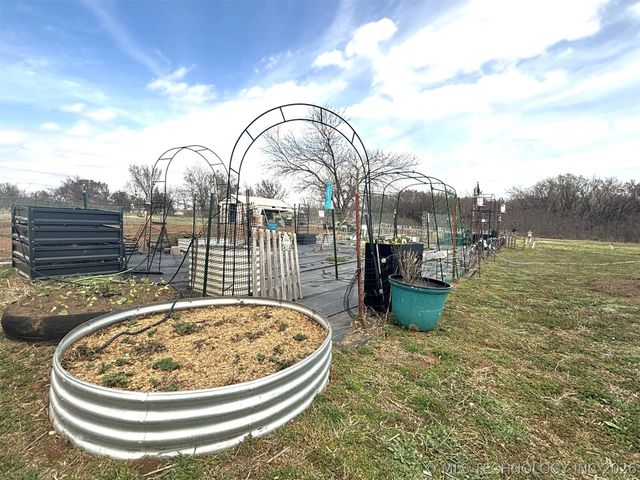 423334 E 1020, Checotah, OK 74426