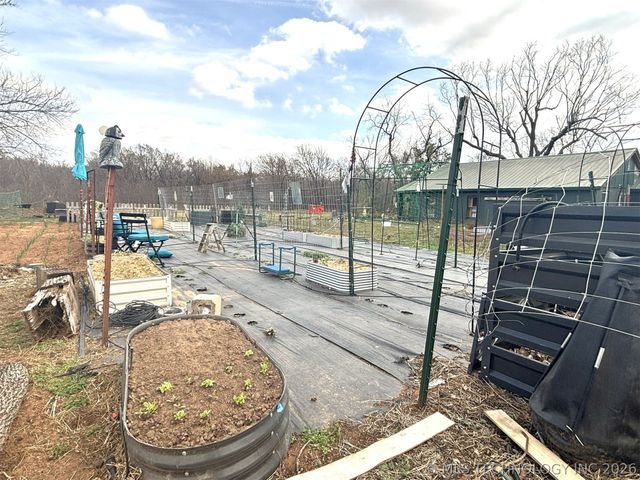 423334 E 1020, Checotah, OK 74426