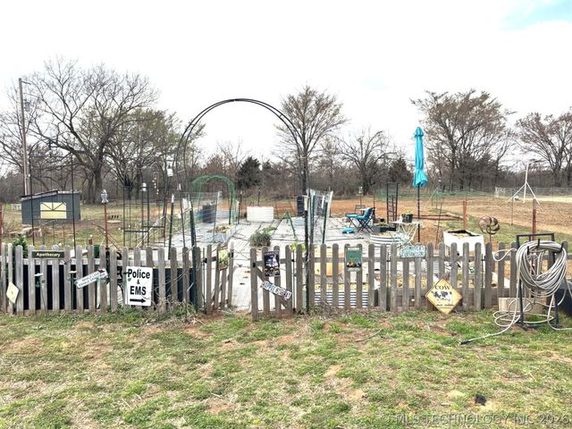 423334 E 1020, Checotah, OK 74426