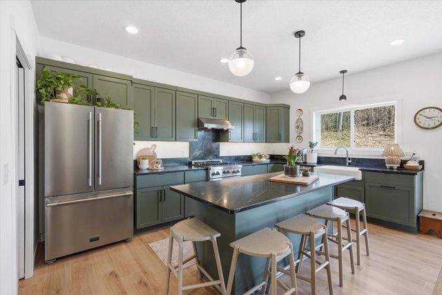 905 Gavin Pass, Hudson, WI 54016