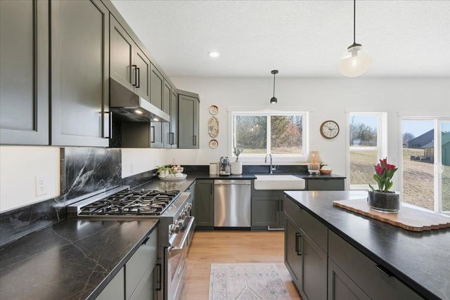 905 Gavin Pass, Hudson, WI 54016