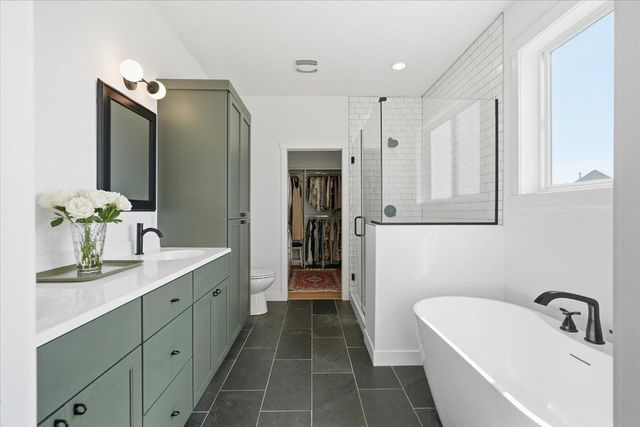 905 Gavin Pass, Hudson, WI 54016