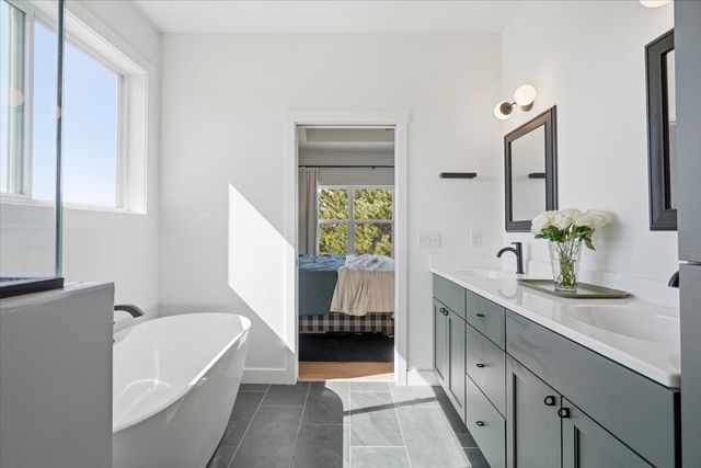 905 Gavin Pass, Hudson, WI 54016