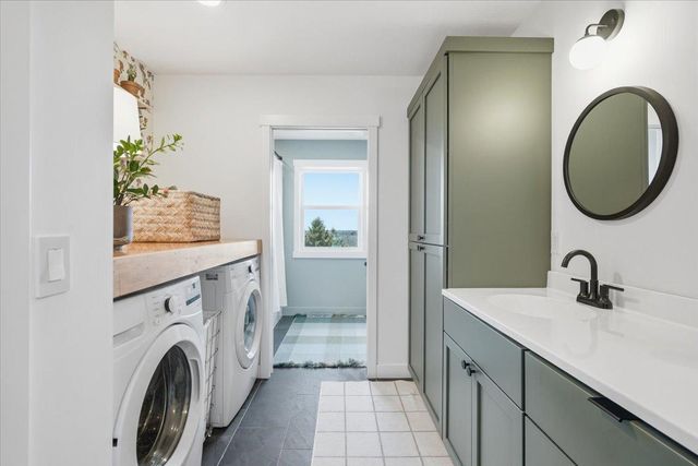 905 Gavin Pass, Hudson, WI 54016