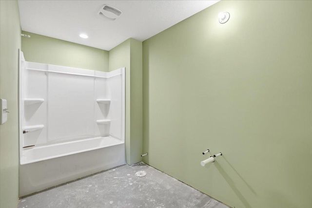 905 Gavin Pass, Hudson, WI 54016