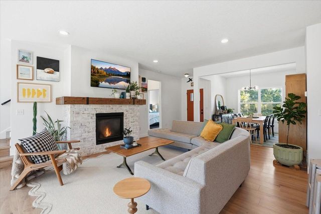 905 Gavin Pass, Hudson, WI 54016