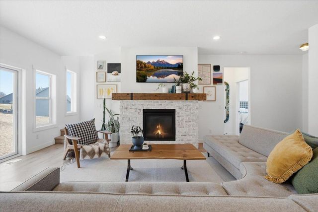 905 Gavin Pass, Hudson, WI 54016