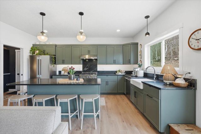 905 Gavin Pass, Hudson, WI 54016