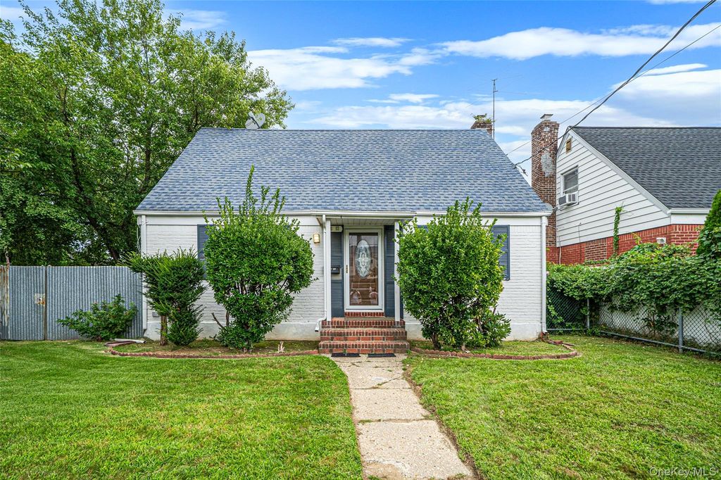 7603 271st Street, New Hyde Park, NY 11040 — exterior