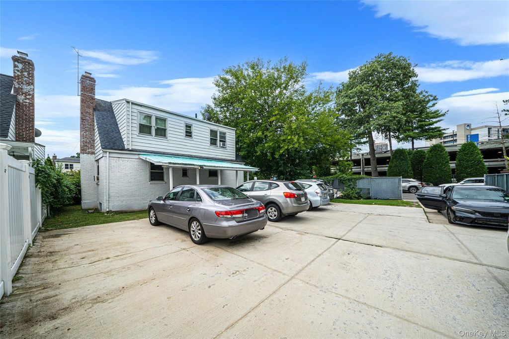 7603 271st Street, New Hyde Park, NY 11040 — photo 2