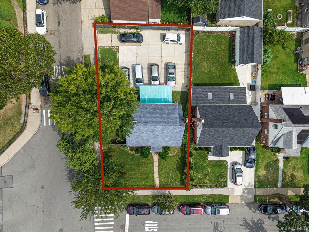 7603 271st Street, New Hyde Park, NY 11040 — photo 3