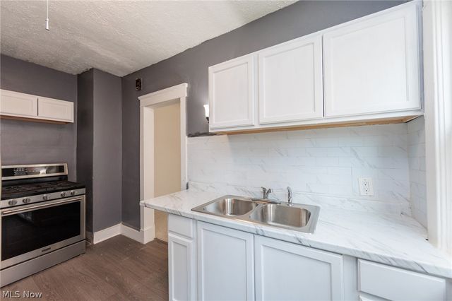 1519 Ridgewood Avenue Down, Lakewood, OH 44107