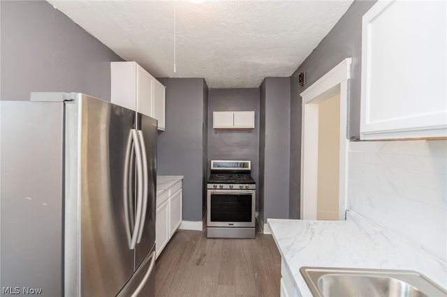 1519 Ridgewood Avenue Down, Lakewood, OH 44107