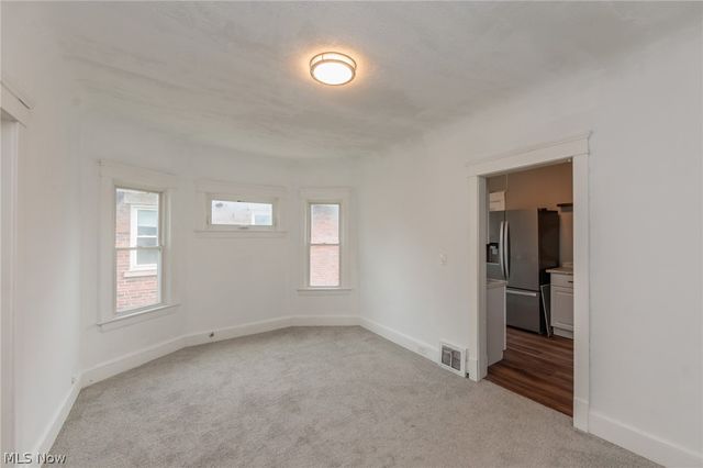 1519 Ridgewood Avenue Down, Lakewood, OH 44107