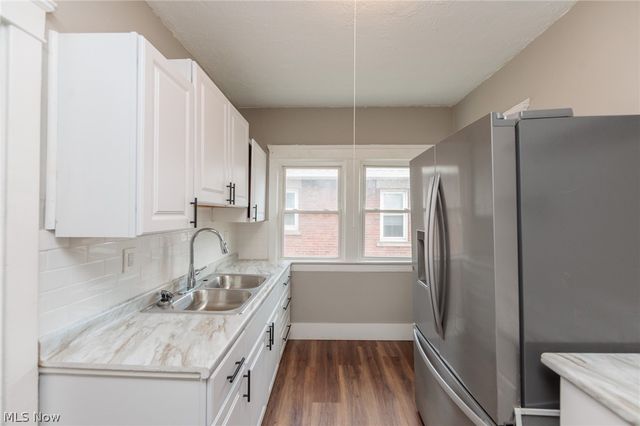 1519 Ridgewood Avenue Down, Lakewood, OH 44107