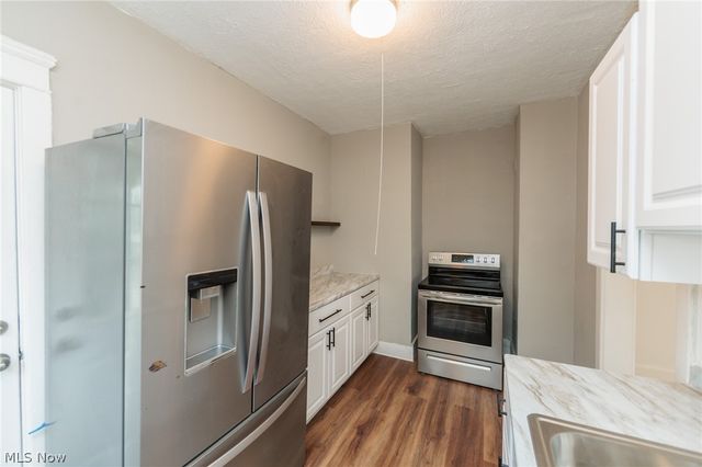 1519 Ridgewood Avenue Down, Lakewood, OH 44107