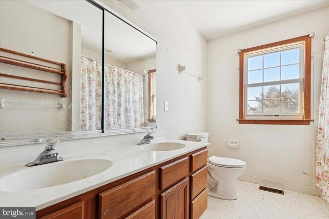 111 CLAYTON CT, North Wales, PA 19454