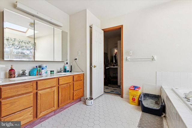 111 CLAYTON CT, North Wales, PA 19454