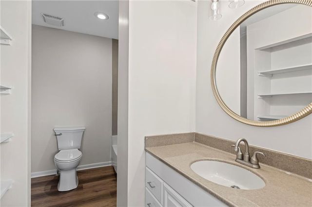 10997 Rosehill Road, Overland Park, KS 66210