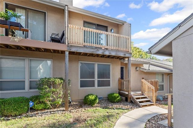 10997 Rosehill Road, Overland Park, KS 66210