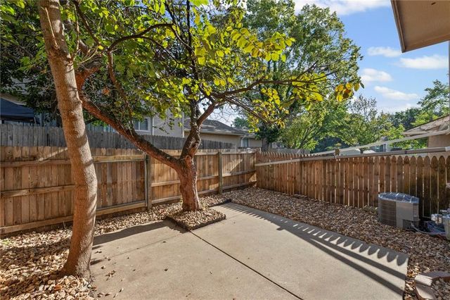 10997 Rosehill Road, Overland Park, KS 66210