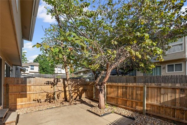 10997 Rosehill Road, Overland Park, KS 66210