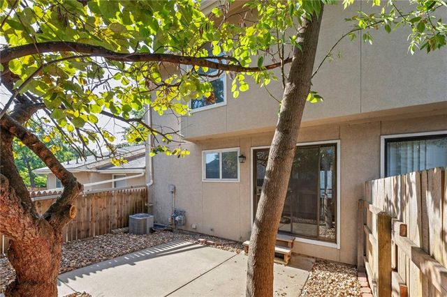 10997 Rosehill Road, Overland Park, KS 66210