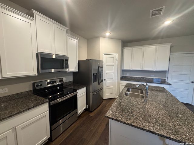 832 Stonemanor Bay, Seguin, TX 78155