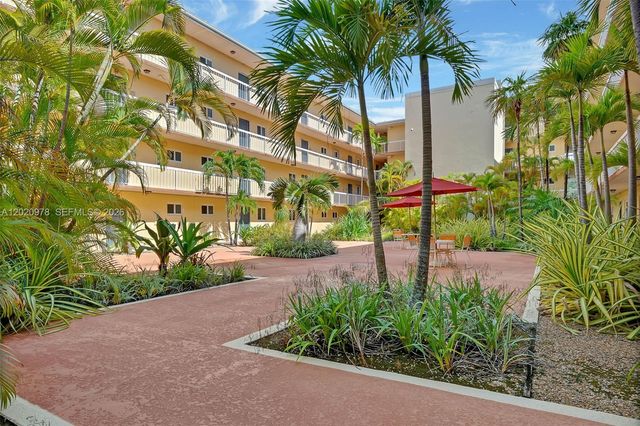 7701 Camino Real A-416, Miami, FL 33143