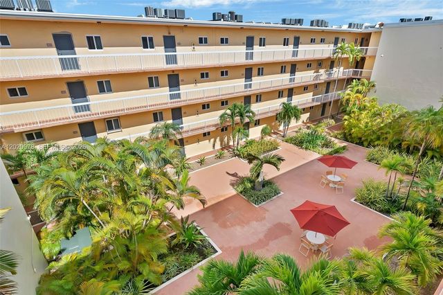 7701 Camino Real A-416, Miami, FL 33143