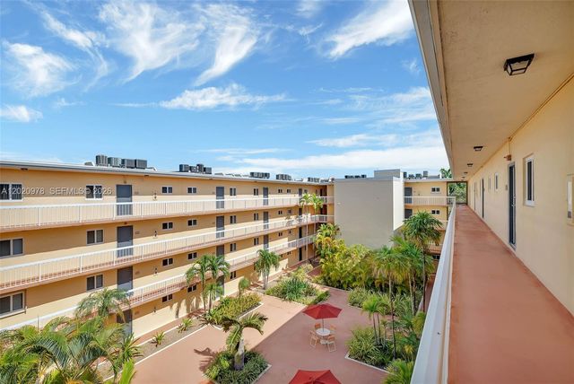 7701 Camino Real A-416, Miami, FL 33143