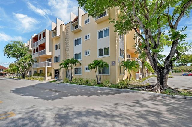 7701 Camino Real A-416, Miami, FL 33143