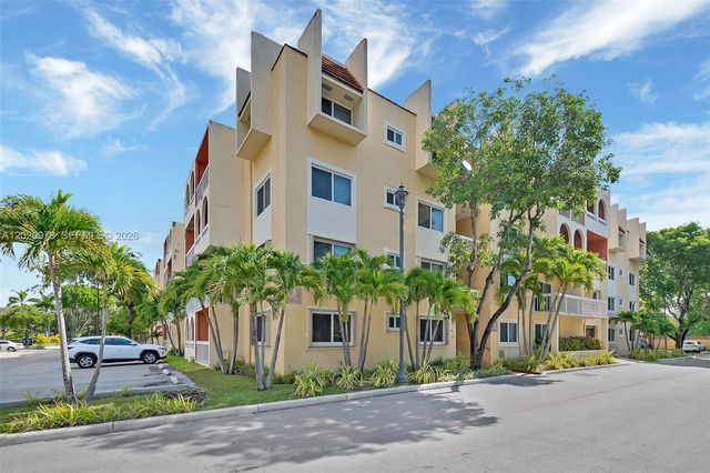 7701 Camino Real A-416, Miami, FL 33143
