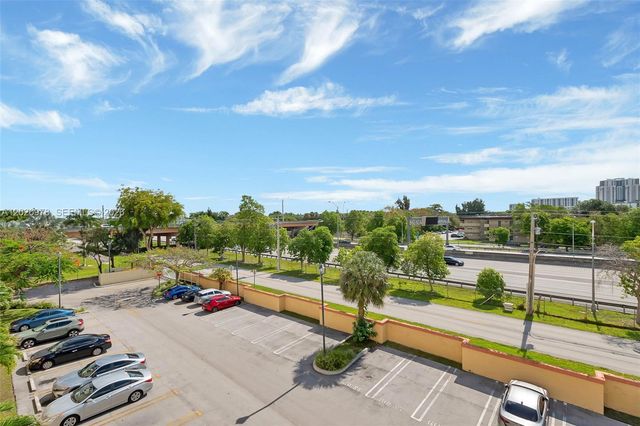 7701 Camino Real A-416, Miami, FL 33143