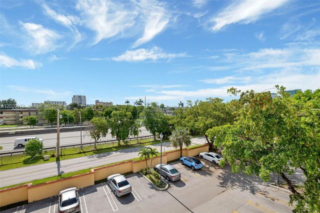 7701 Camino Real A-416, Miami, FL 33143