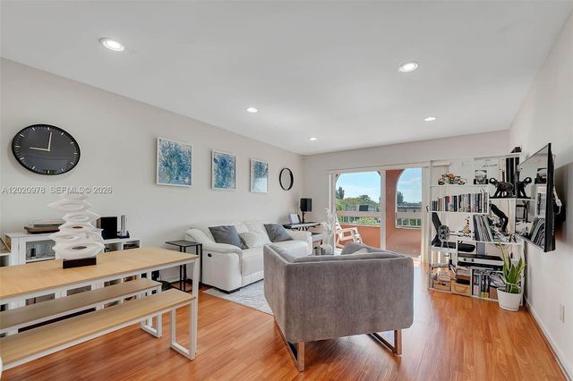 7701 Camino Real A-416, Miami, FL 33143