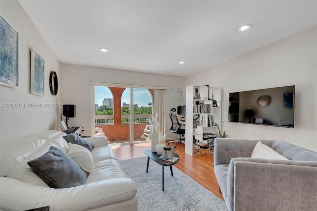 7701 Camino Real A-416, Miami, FL 33143