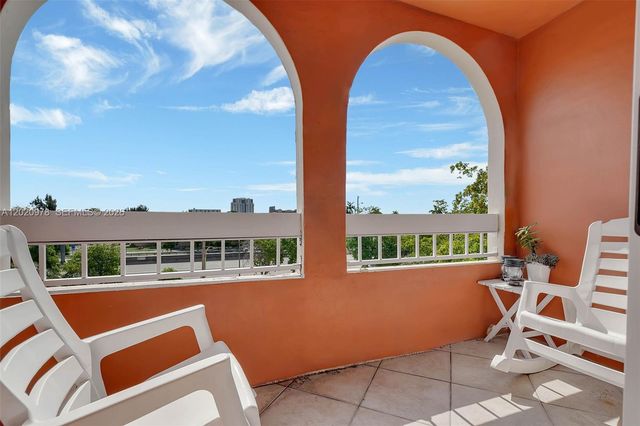 7701 Camino Real A-416, Miami, FL 33143