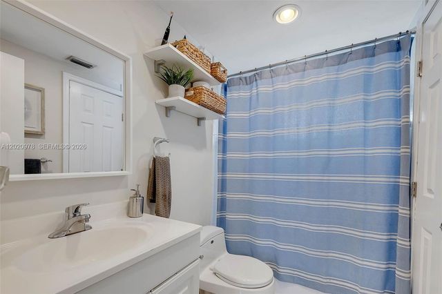 7701 Camino Real A-416, Miami, FL 33143