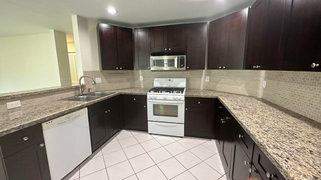 13389 NW 7th Street, Plantation, FL 33325