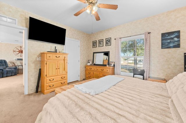 6005 E 7th Manor, Palatka, FL 32177