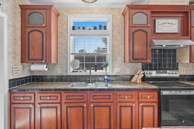 6005 E 7th Manor, Palatka, FL 32177