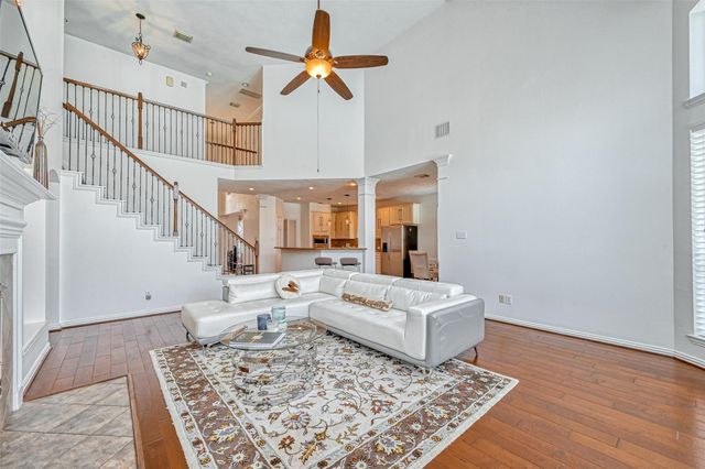 26 Pomerelle Place, The Woodlands, TX 77382