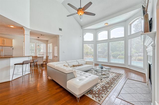 26 Pomerelle Place, The Woodlands, TX 77382