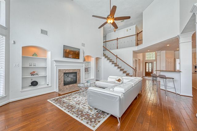 26 Pomerelle Place, The Woodlands, TX 77382